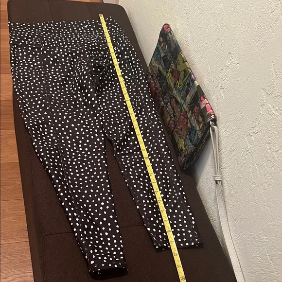 #1126=Chic Black and White Polka Dot Leggings - Picture 4 of 11